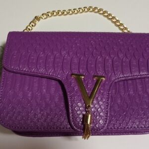 LUXURY V SHOULDER BAG